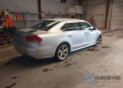 2015 Volkswagen Passat 1.8T Sel Premium from USA, damaged, VIN 1VWCT7A34FC007026